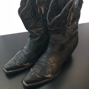 Ariat Boots (short height) fits 8.5